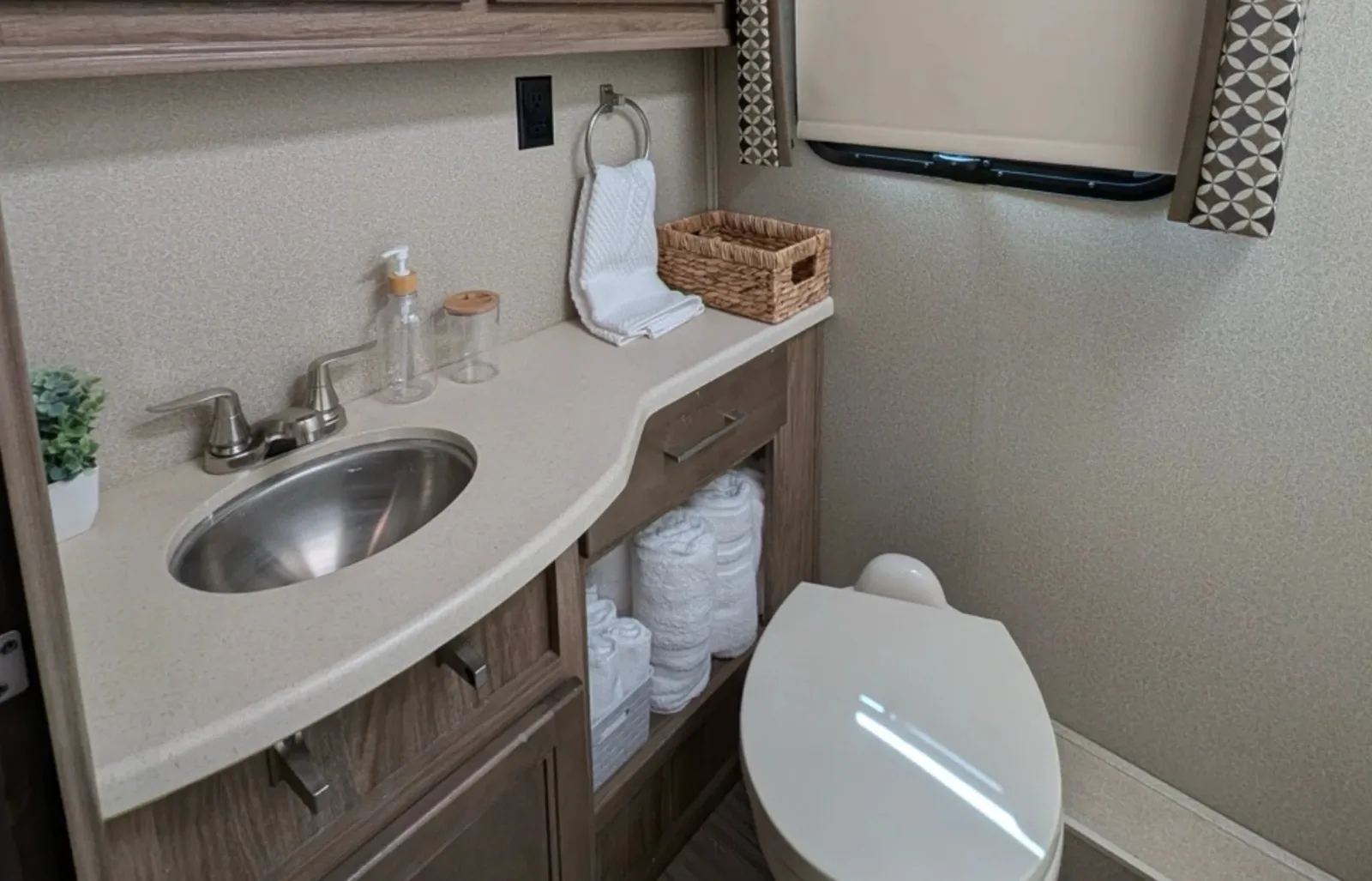 The Greyhawk — bathroom